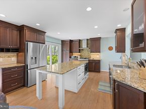 6439 Lakeview Drive, Falls Church VA 22041