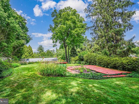 2566 Military Road, Arlington VA 22207