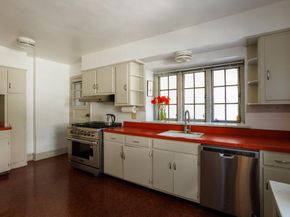 6710 Lincoln Drive, Philadelphia PA 19119