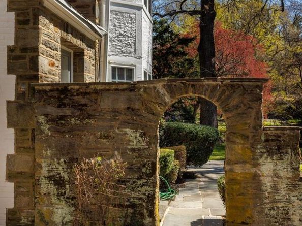 6710 Lincoln Drive, Philadelphia PA 19119