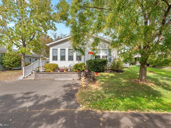 495 Goldenrod Crossing W, Buckingham PA 18912