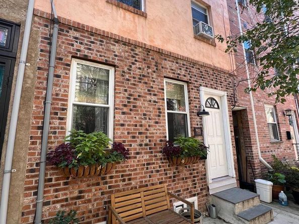 922 League Street, Philadelphia PA 19147