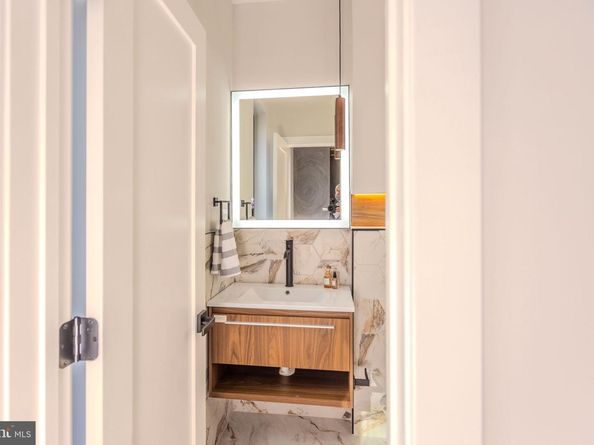 3500 7TH Street N, Arlington VA 22201