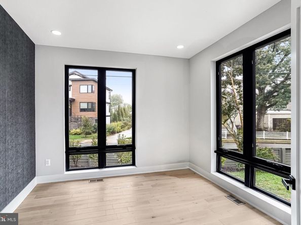 3500 7TH Street N, Arlington VA 22201