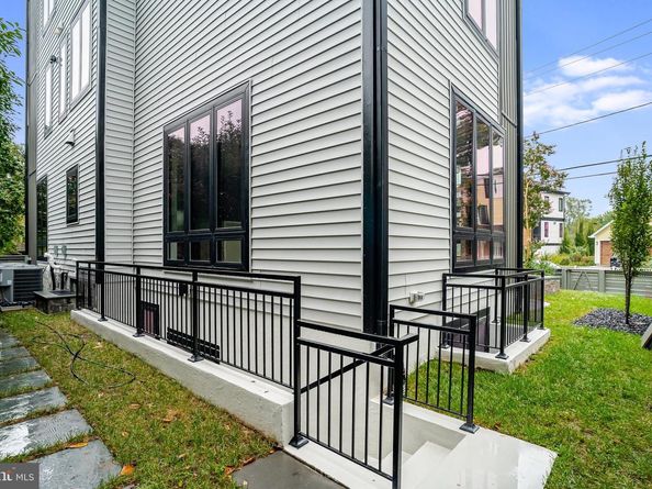3500 7TH Street N, Arlington VA 22201