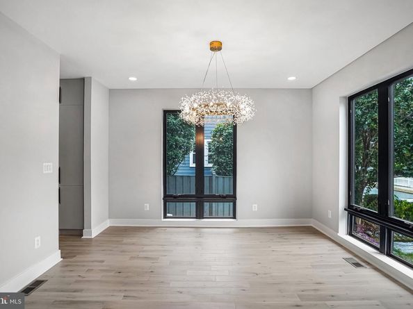 3500 7TH Street N, Arlington VA 22201