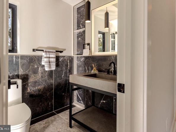 3500 7TH Street N, Arlington VA 22201