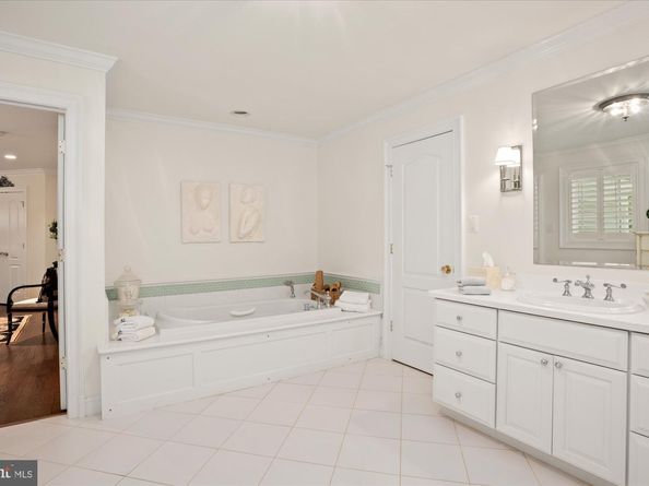 9921 New London Drive, Potomac MD 20854