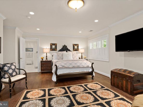 9921 New London Drive, Potomac MD 20854