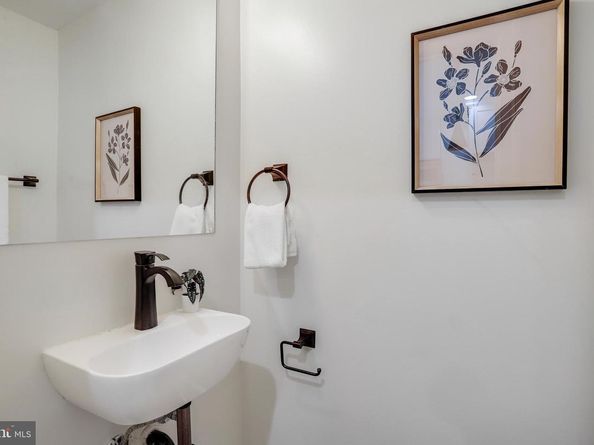 1122 Abbey Place NE, Washington DC 20002
