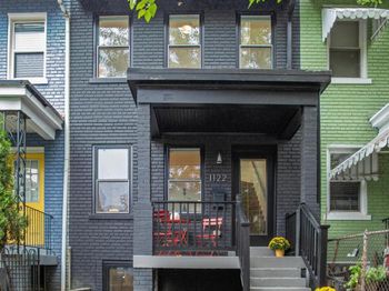 1122 Abbey Place NE