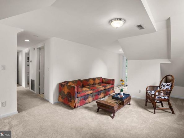 6663 Kennedy Lane, Falls Church VA 22042