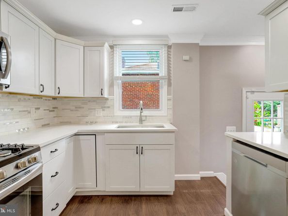 3617 S Four Mile Run Drive, Arlington VA 22206