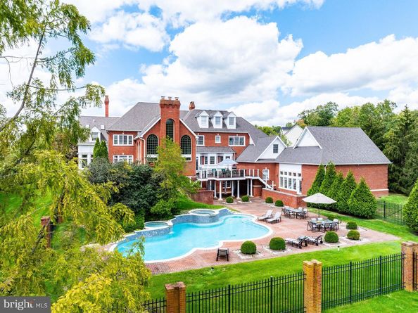 110 Brittany Way, Blue Bell PA 19422
