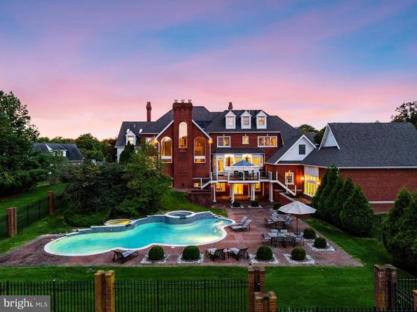 110 Brittany Way, Blue Bell PA 19422