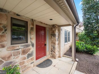 13 Woodstream Drive
