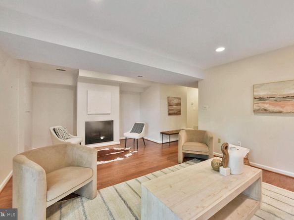 2241 Senseney Lane, Falls Church VA 22043