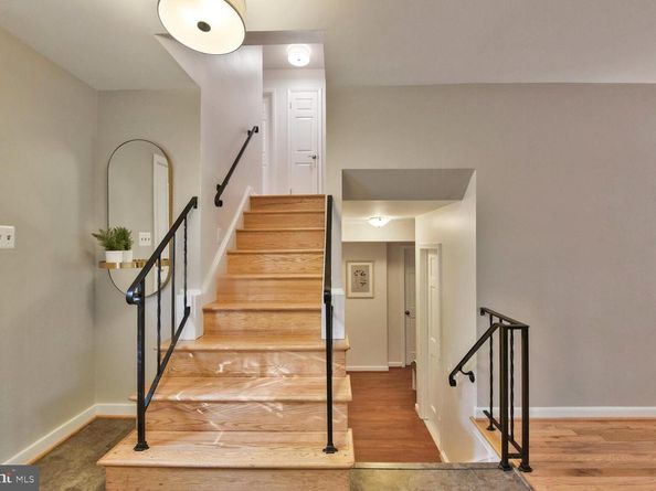 2241 Senseney Lane, Falls Church VA 22043