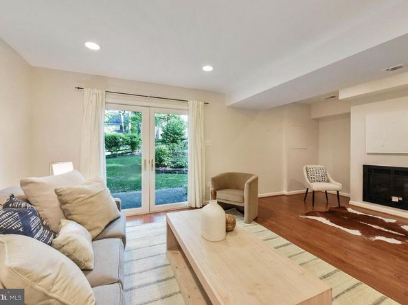 2241 Senseney Lane, Falls Church VA 22043