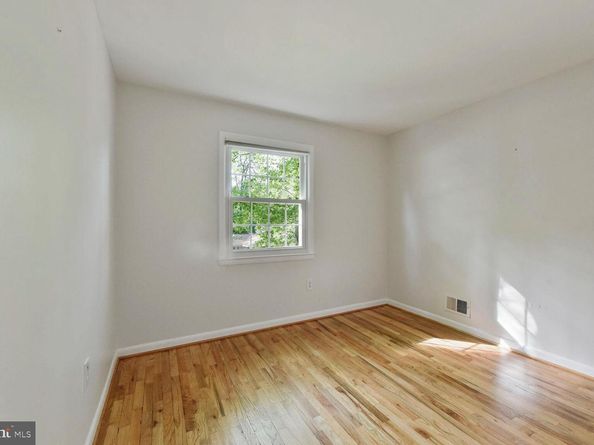 2241 Senseney Lane, Falls Church VA 22043