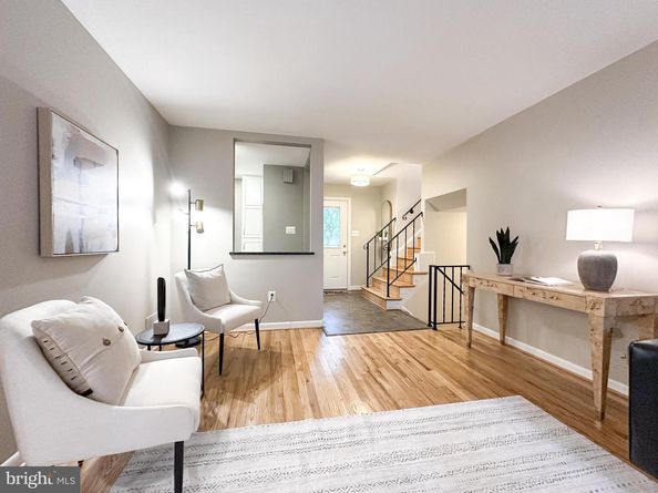 2241 Senseney Lane, Falls Church VA 22043