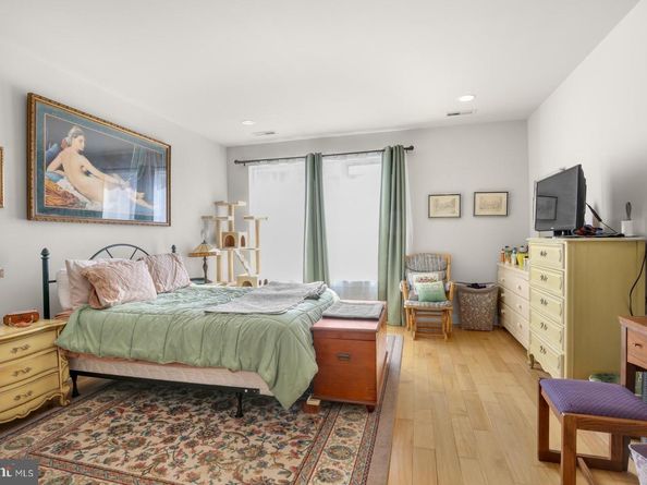 2426 Frankford Avenue, Philadelphia PA 19125
