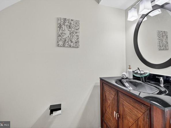 464 W Glebe Road, Alexandria VA 22305