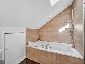 464 W Glebe Road, Alexandria VA 22305