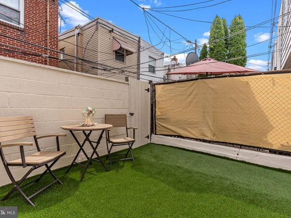 2407 S Warnock Street, Philadelphia PA 19148