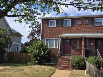 214 E Spring Street E