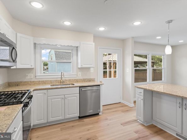 736 N York Road, Sterling VA 20164