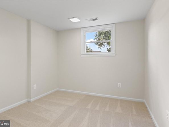 736 N York Road, Sterling VA 20164