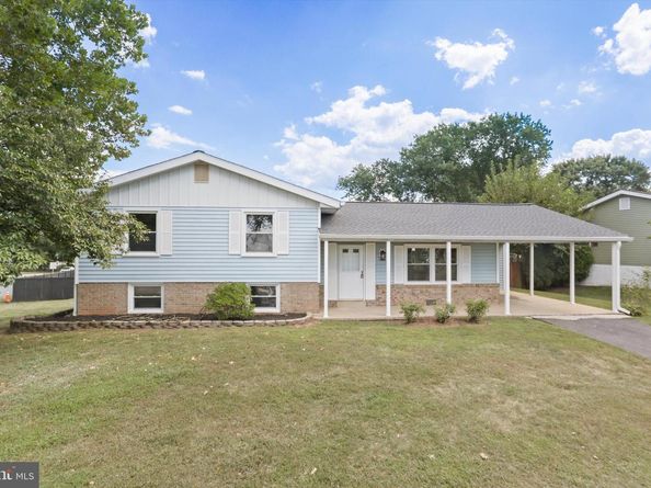 736 N York Road, Sterling VA 20164