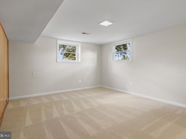 736 N York Road, Sterling VA 20164