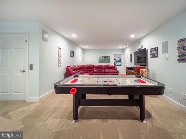 35 Elfreths Court, Newtown PA 18940