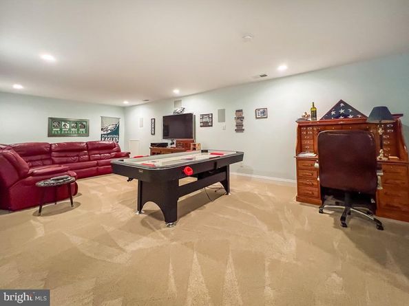 35 Elfreths Court, Newtown PA 18940