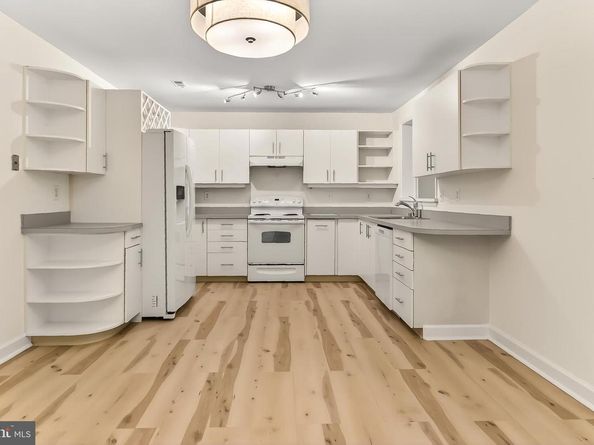 1681 S Hayes Street 1, Arlington VA 22202
