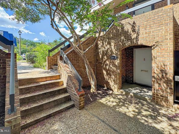 1681 S Hayes Street 1, Arlington VA 22202
