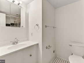 1681 S Hayes Street 1, Arlington VA 22202