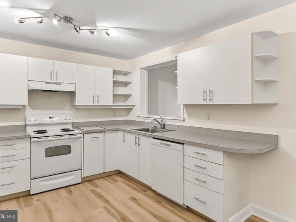 1681 S Hayes Street 1, Arlington VA 22202