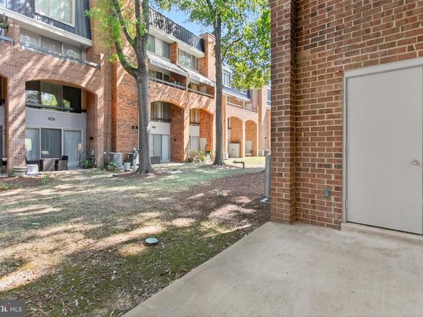1681 S Hayes Street 1, Arlington VA 22202