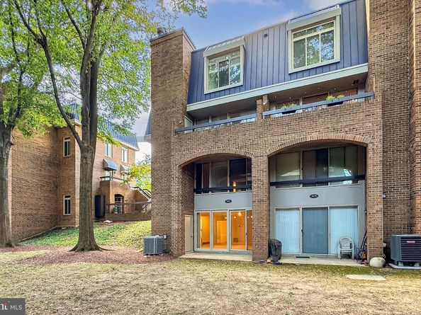 1681 S Hayes Street 1, Arlington VA 22202