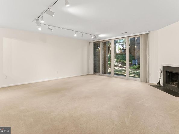1681 S Hayes Street 1, Arlington VA 22202