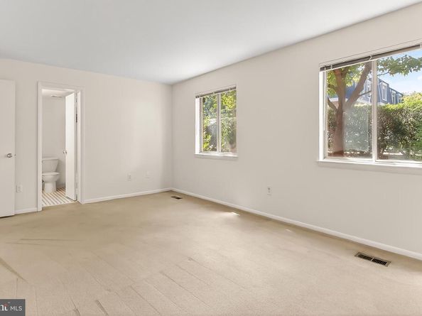1681 S Hayes Street 1, Arlington VA 22202