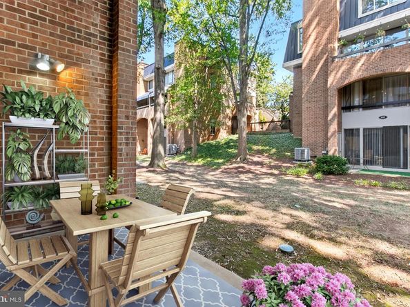 1681 S Hayes Street 1, Arlington VA 22202