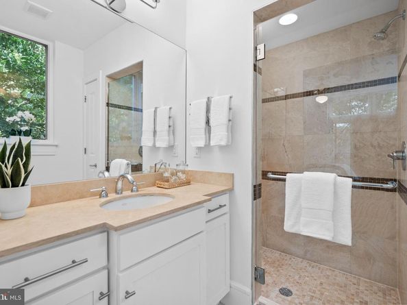 1654 Euclid Street NW 204, Washington DC 20009