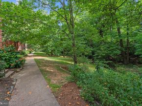 1415 S Edgewood Street 463, Arlington VA 22204
