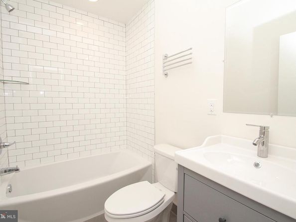 864 N 19TH Street, Philadelphia PA 19130