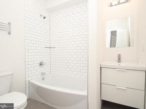 864 N 19TH Street, Philadelphia PA 19130