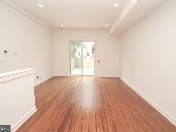 864 N 19TH Street, Philadelphia PA 19130